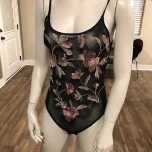 Floral Embroidery bodysuit. 🚨NEW NEVER WORN!